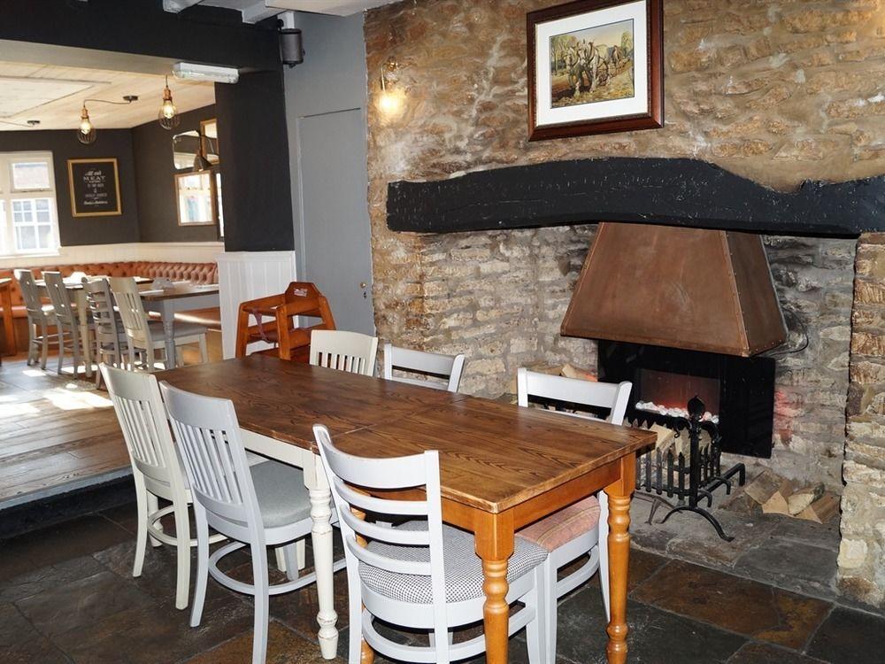 The Plough Bicester Exteriör bild
